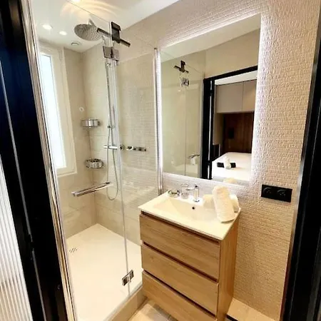 4 Pieces Luxueux Apartment *